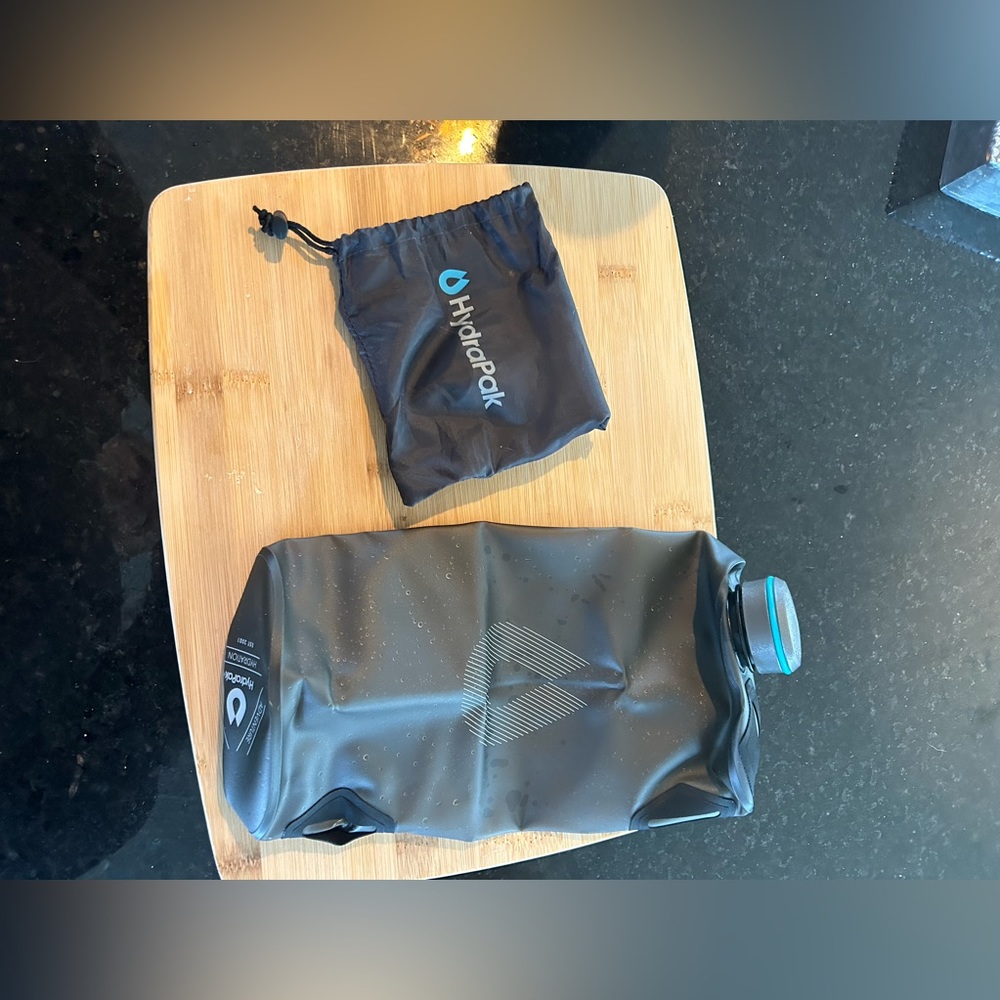 Hydrapak, 70 Fl Oz. Like new. No tags. Works perfectly.
